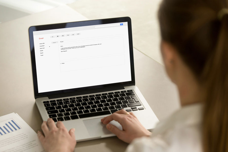 Mengirim Email